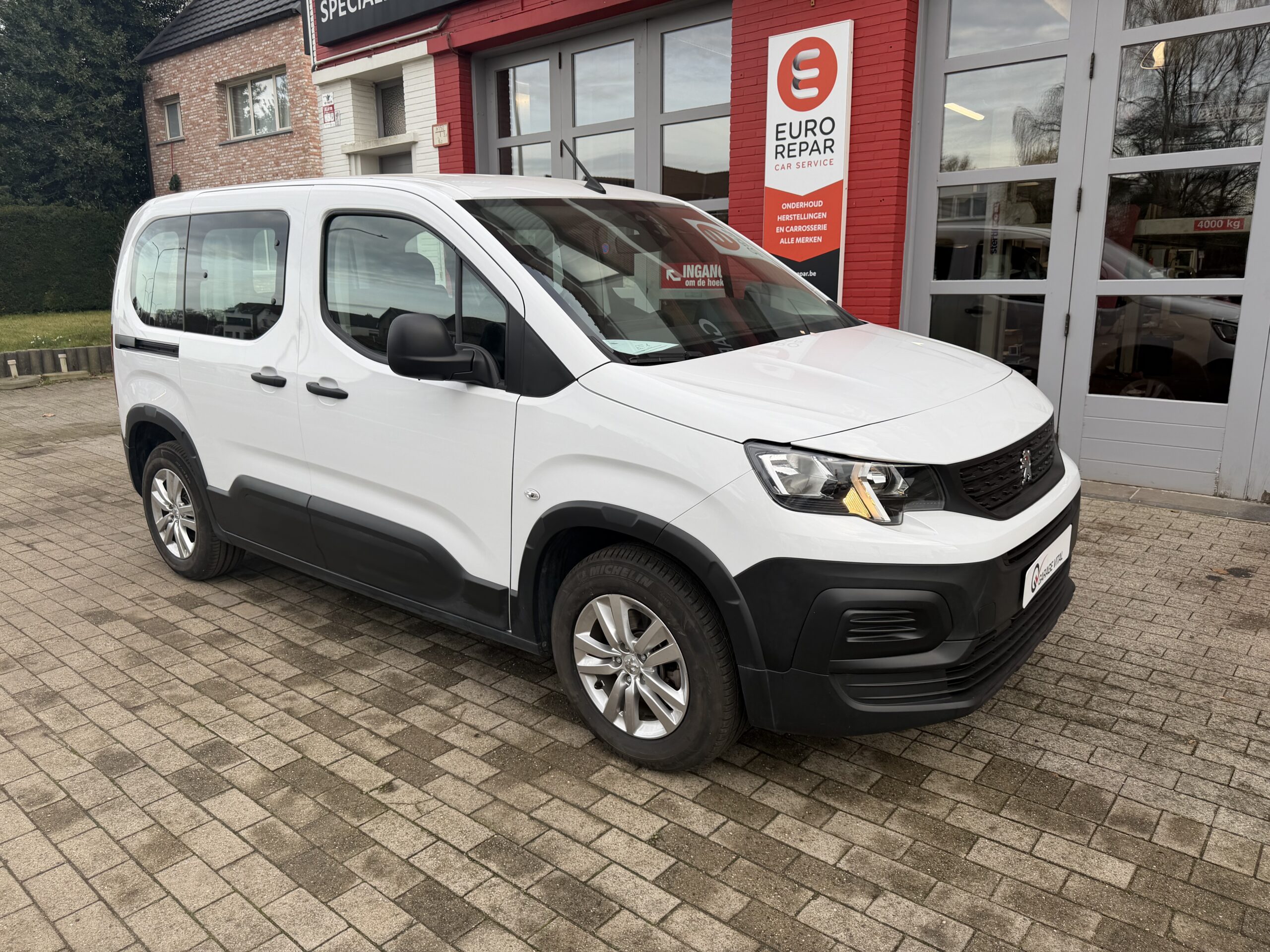 
								Peugeot Rifter 2022 full									