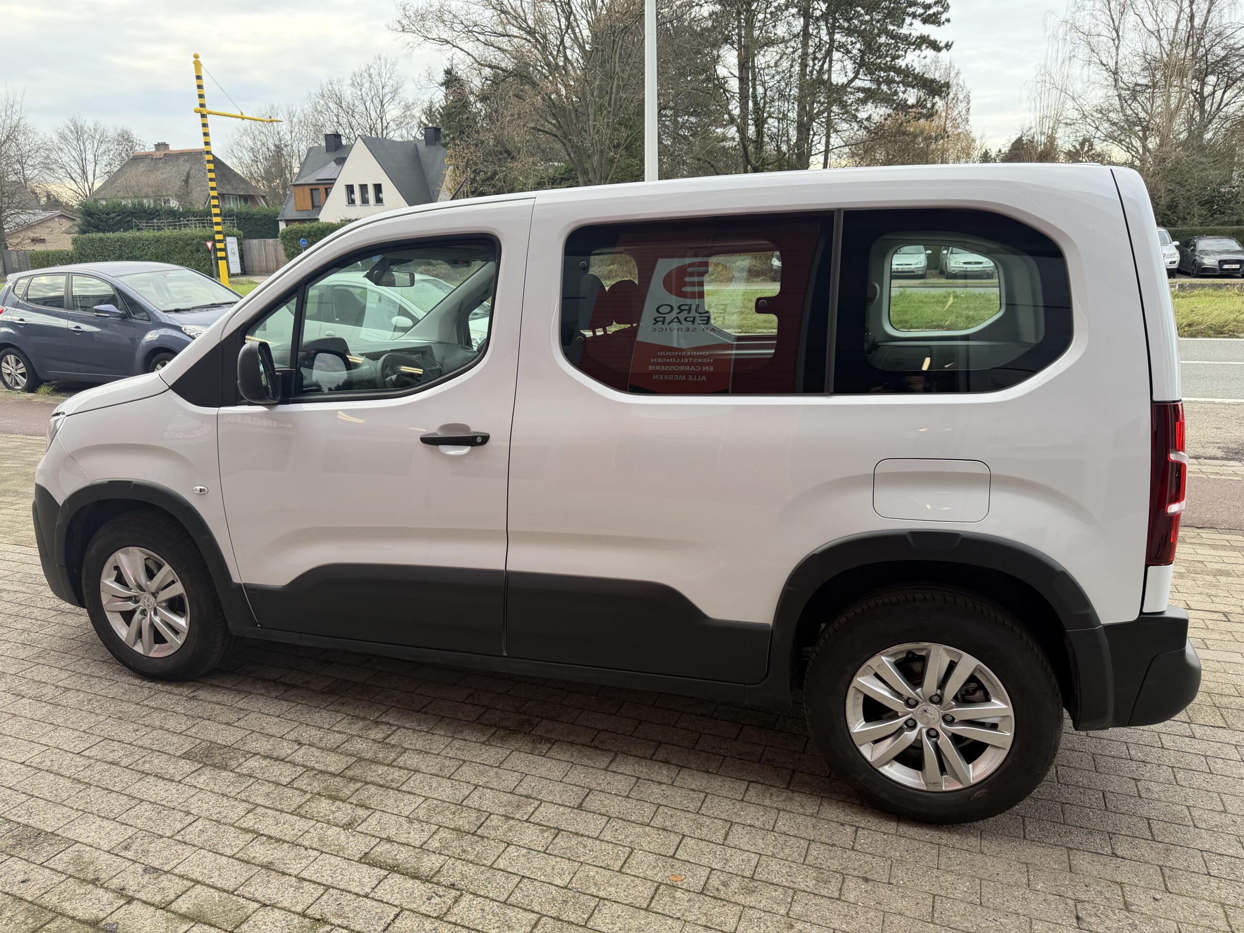 
								Peugeot Rifter 2022 full									