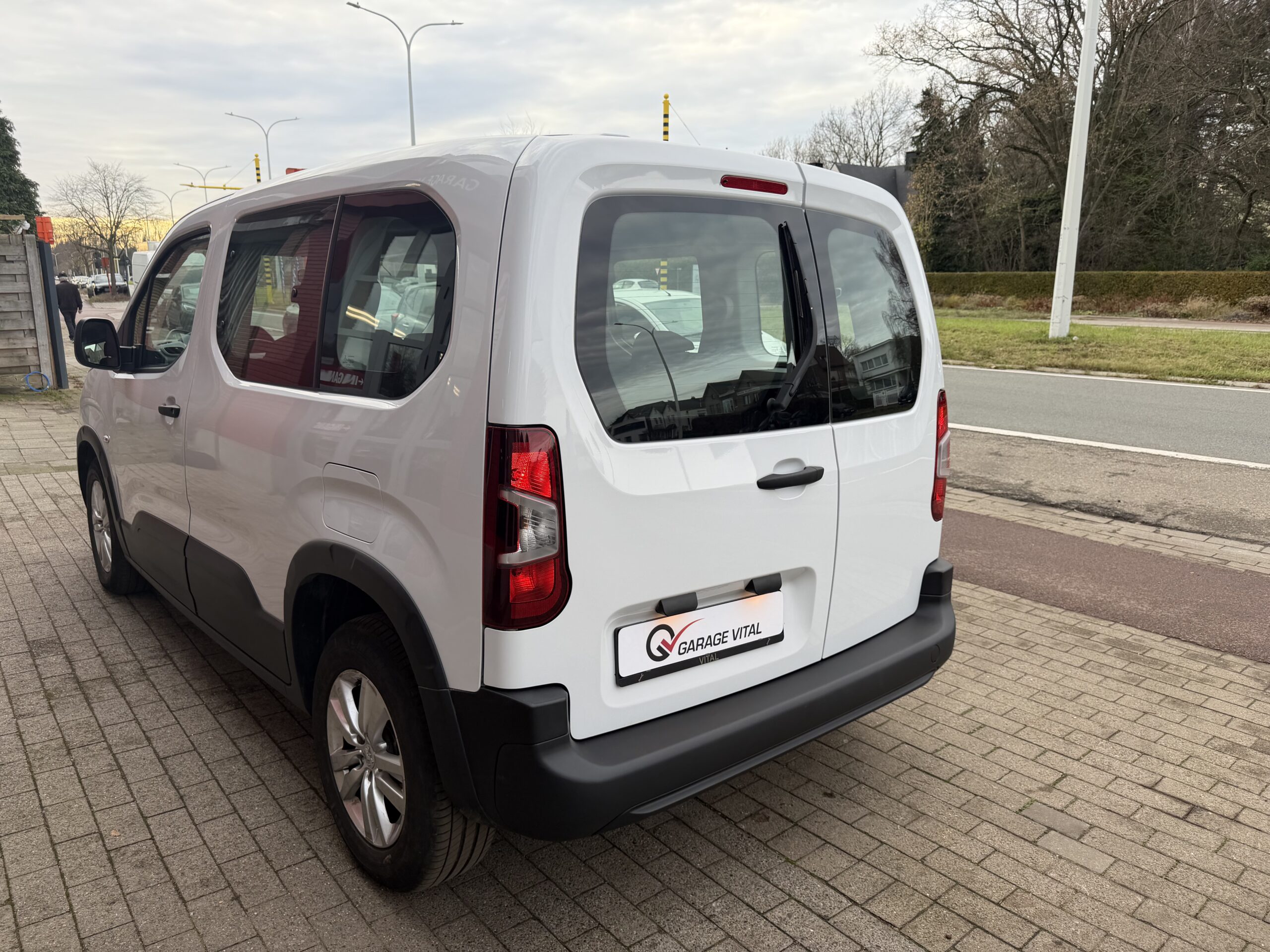 
								Peugeot Rifter 2022 full									