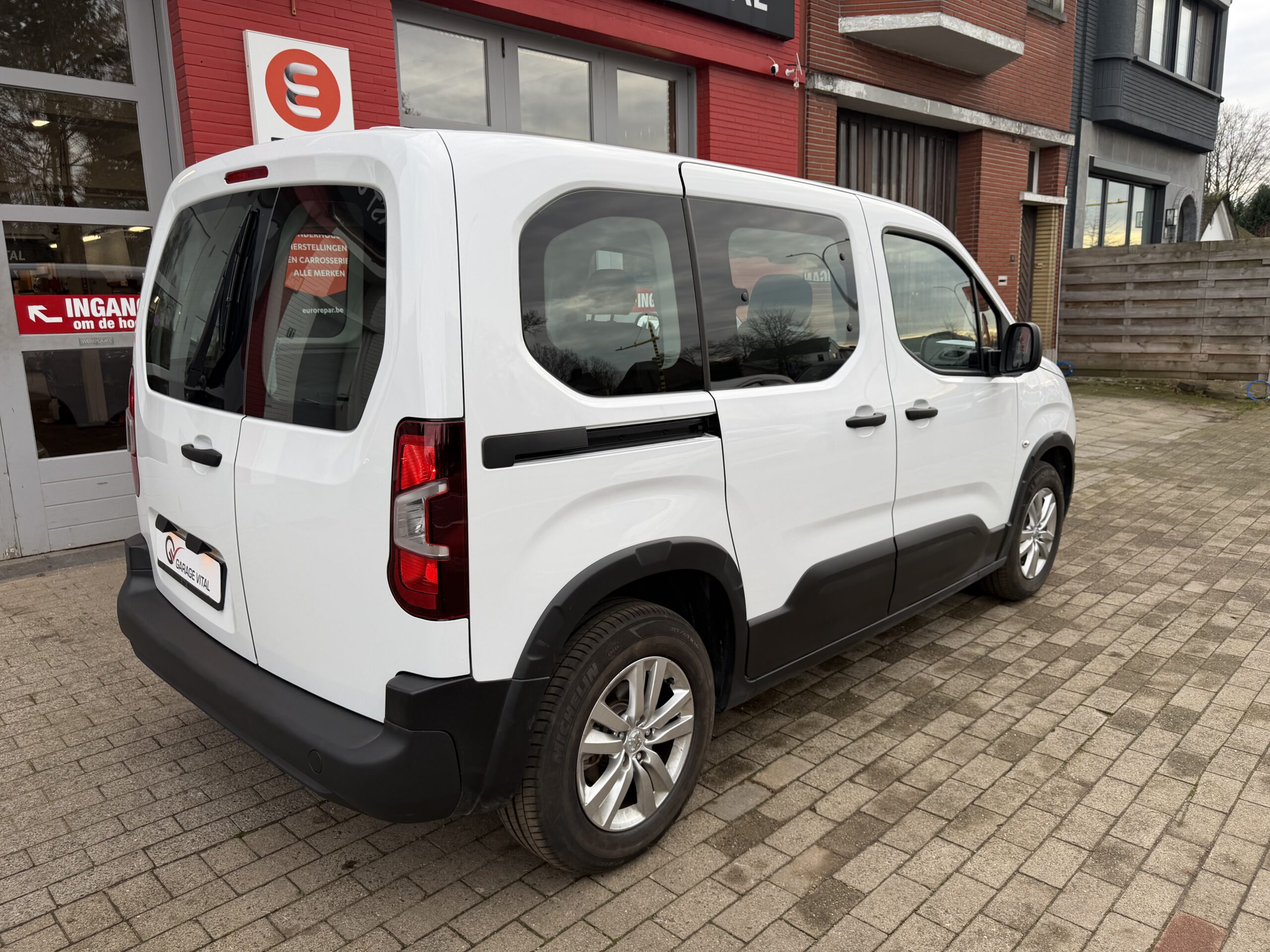 
								Peugeot Rifter 2022 full									