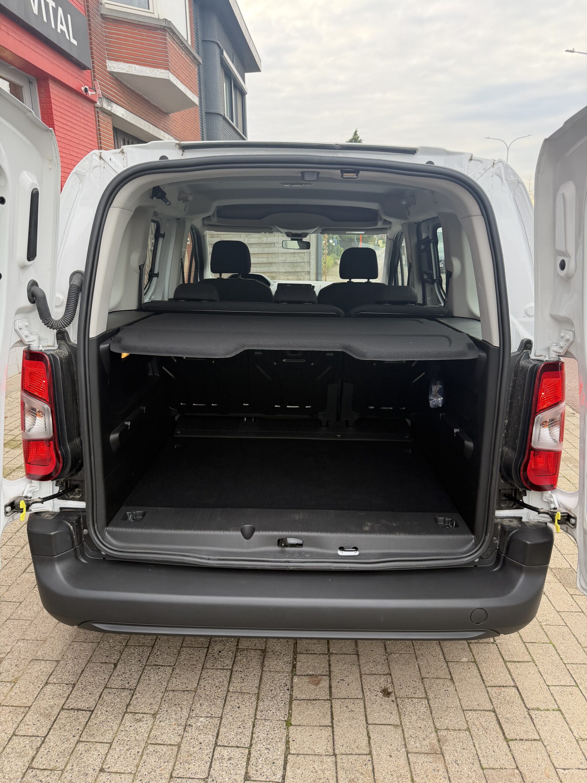 
								Peugeot Rifter 2022 full									