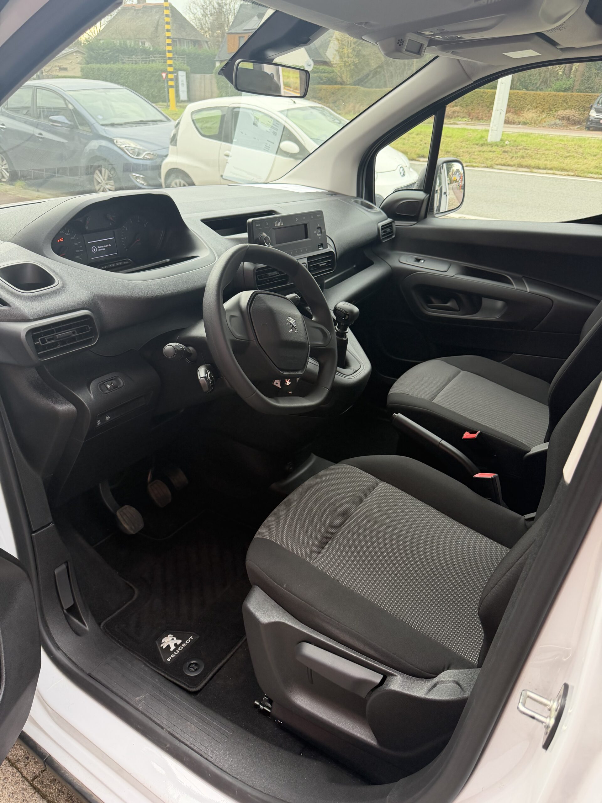 
								Peugeot Rifter 2022 full									