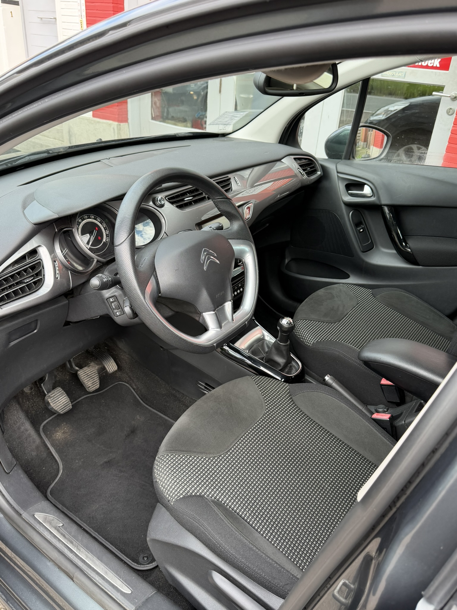 
								Citroën C3 Exlusive full									
